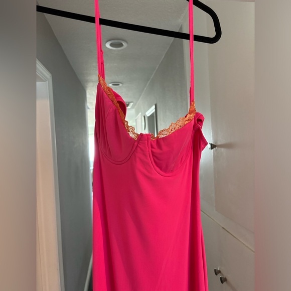 Sushi’s pink long dress - Picture 4 of 5